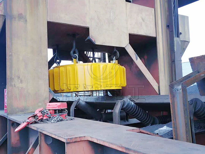 電磁圓盤除鐵器，電磁懸掛除鐵器，電磁除鐵器使用現(xiàn)場(chǎng)