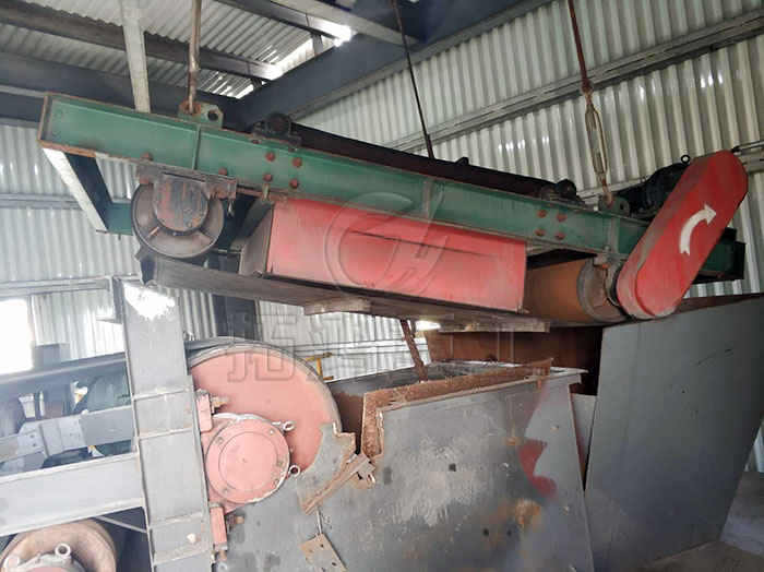 鎧裝永磁自卸除鐵器，鎧甲式永磁自卸除鐵器，永磁除鐵器，帶式除鐵器使用現(xiàn)場(chǎng)